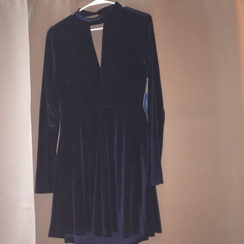 Long sleeve navy blue velvet dress 👗 🦕🥏🌀🥿